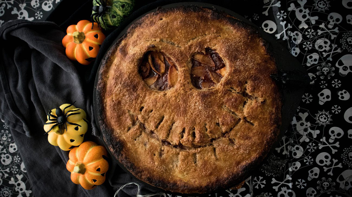 Vegan Spooky Apple Pie