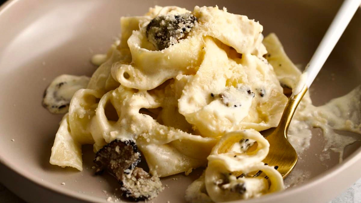 SQ Professional - Pasta with Black Truffle Cream Sauce 