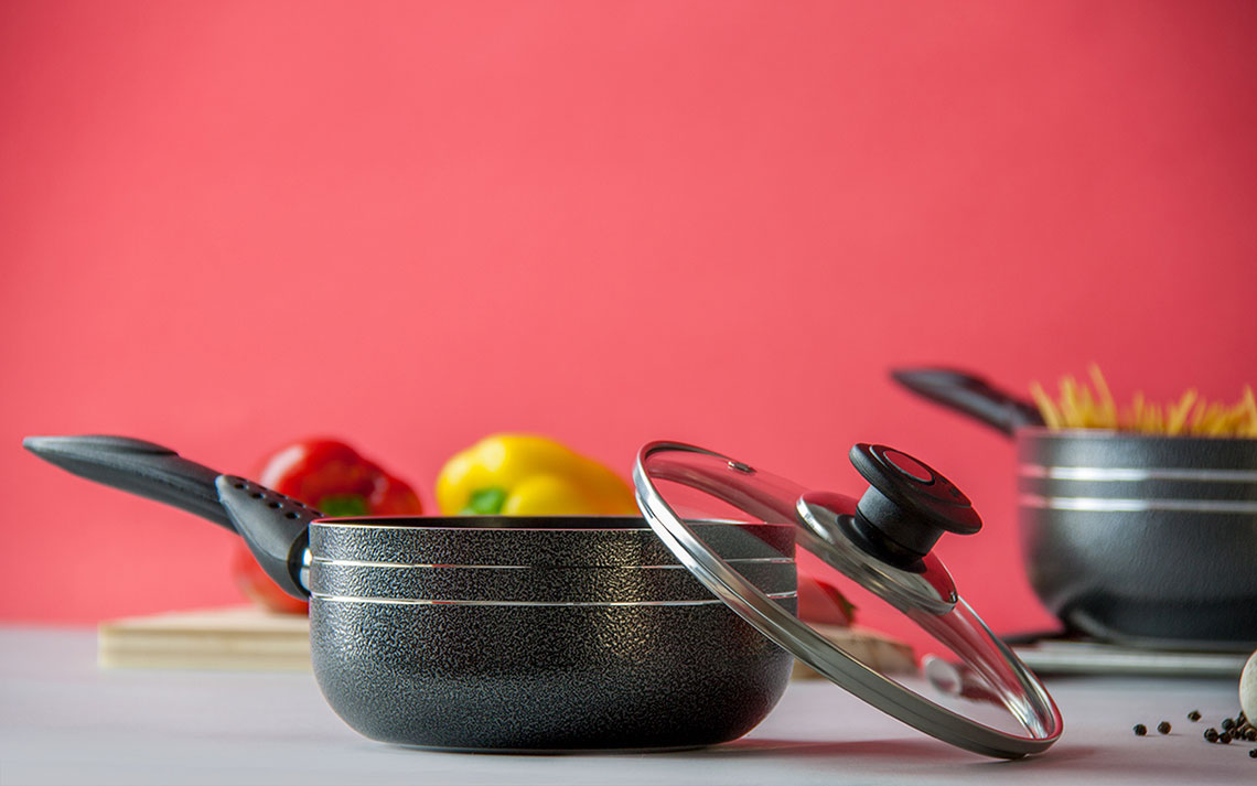 The Ultimate Guide To Picking The Best Saucepans For Your Kitchen Slider-1